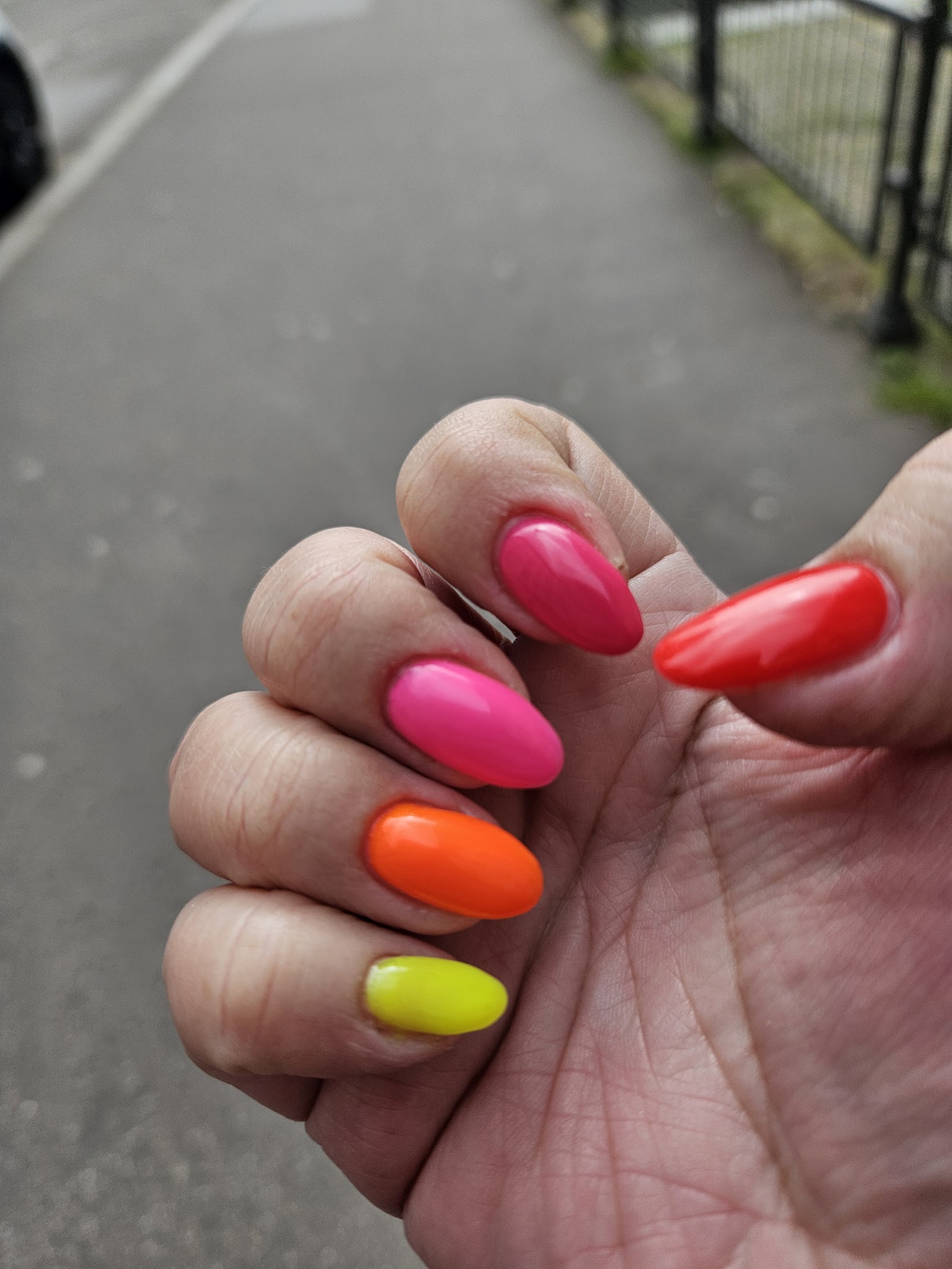 Nail art coloré réalisé chez Before After